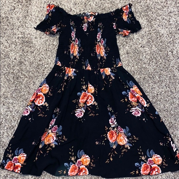 Dresses & Skirts - Off the shoulder dress